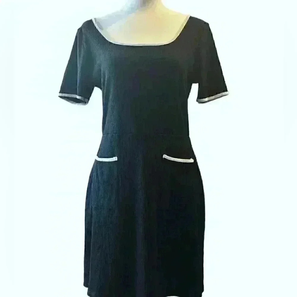 ModCloth Ribbed Knee Length Short Sleeve Sheath Dress Size Medium Black & White